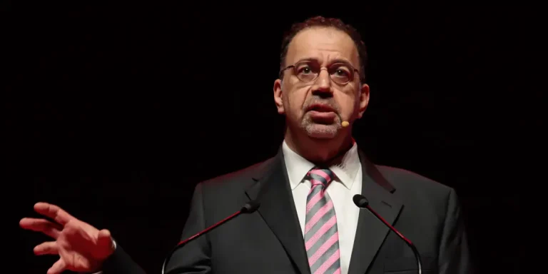 Daron Acemoglu, économiste lauréat du prix Nobel, soutient l'impôt californien sur les milliardaires
