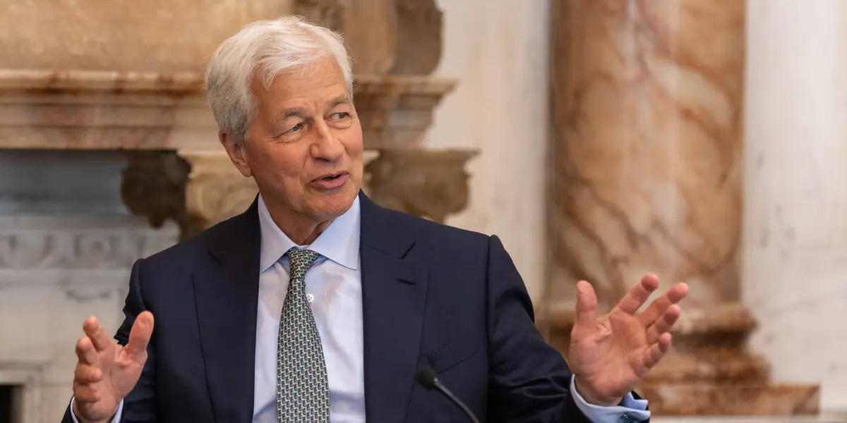 JPMorgan déploie les changements Claude : limites de 2 000 $ et sécurité supplémentaire
