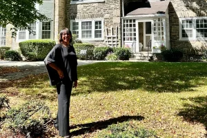J&rsquo;ai 74 ans et je vends des maisons de luxe. Je constate un changement dans la façon dont vivent les familles.