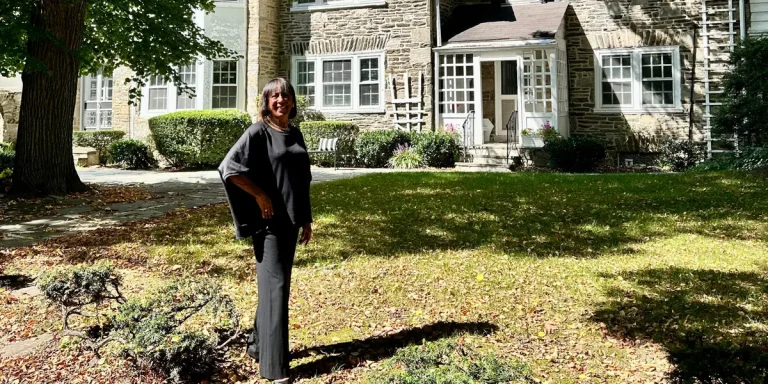 J'ai 74 ans et je vends des maisons de luxe. Je constate un changement dans la façon dont vivent les familles.
