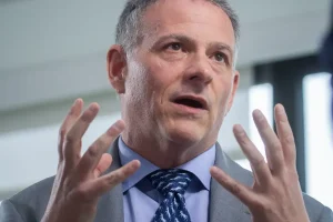 Les jeunes sont trop « impatients » pour acheter une maison et créer de la richesse : David Einhorn