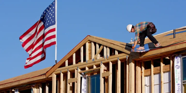 Avertissement sur le marché du logement : la confiance des constructeurs d'habitations chute à son plus bas niveau depuis 14 ans
