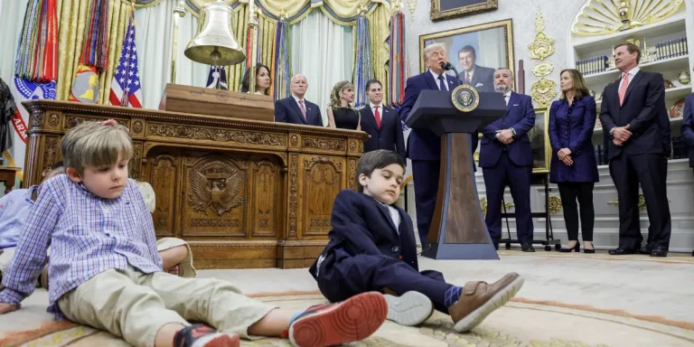 Ce que les parents doivent savoir sur les dons d'actions du compte Trump
