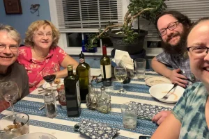 J&rsquo;ai acheté une maison avec mes beaux-parents ; Comment ça se passe 8 mois plus tard