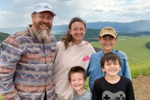 J&rsquo;ai quitté Los Angeles pour que mes 3 enfants puissent avoir une enfance à la manière des années 80