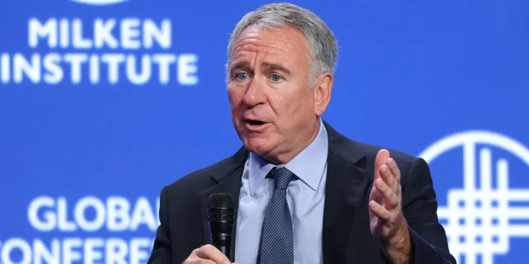 L'IA prendra des emplois, mais Ken Griffin affirme que les meilleurs rendements viennent des humains
