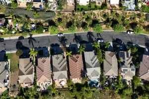 Les prix des maisons baissent le plus dans ces zones métropolitaines à mesure que les stocks s’accumulent