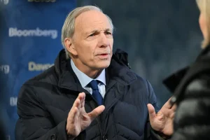 Ray Dalio est à court de dettes, gros sur l&rsquo;or alors que les taux d&rsquo;intérêt augmentent