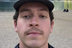 Un employé financier travaillant de nuit dans un supermarché économise près de 300 000 $ en vue d&rsquo;une retraite anticipée.